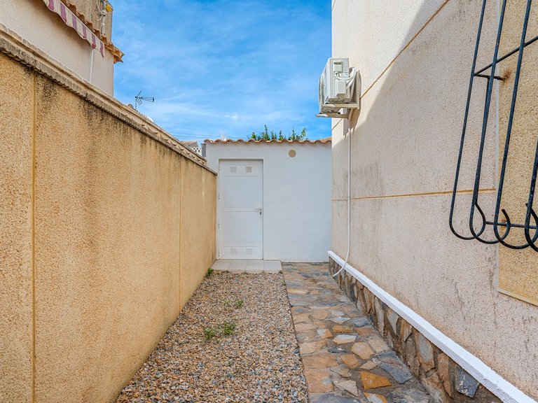 Villa for Sale in Playa Flamenca, Alicante 28