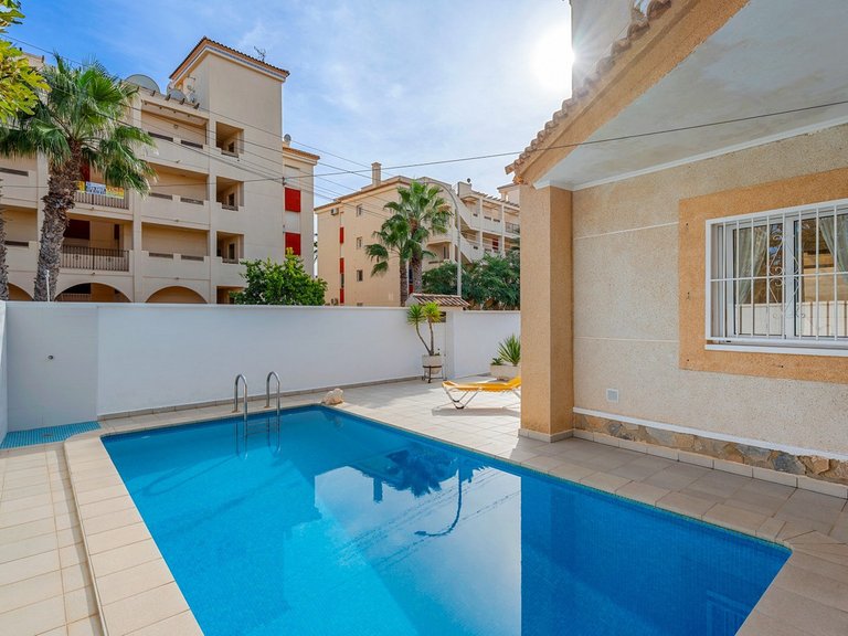 Villa for Sale in Playa Flamenca, Alicante 31