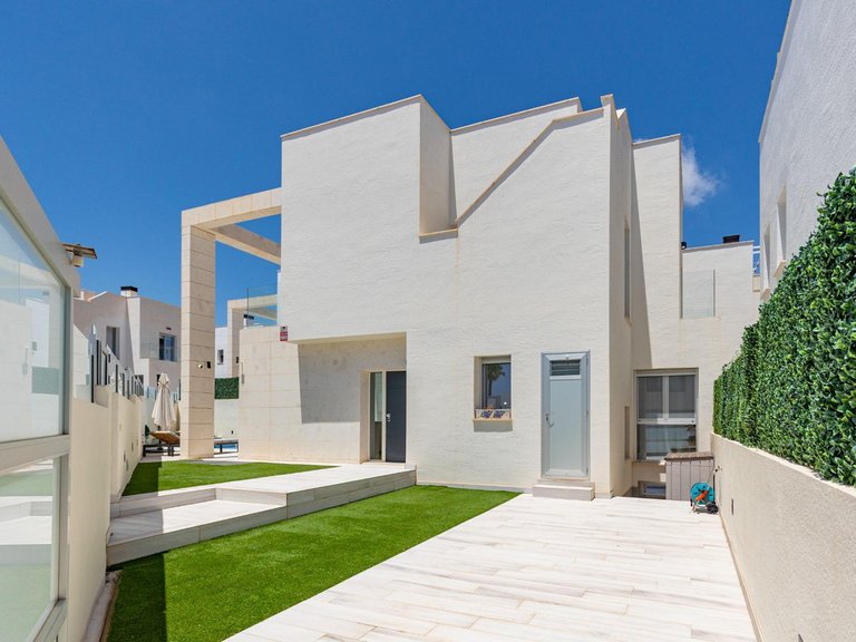 Villa for Sale in Cabo Roig, Alicante 2