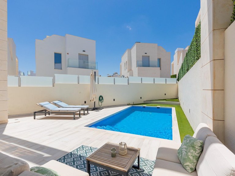 Villa for Sale in Cabo Roig, Alicante 3