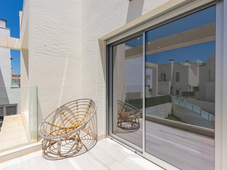 Villa for Sale in Cabo Roig, Alicante 11