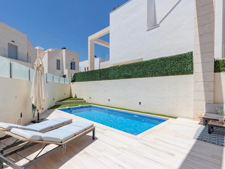 Villa for Sale in Cabo Roig, Alicante 33