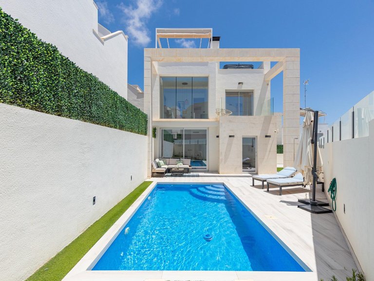 Villa for Sale in Cabo Roig, Alicante 34