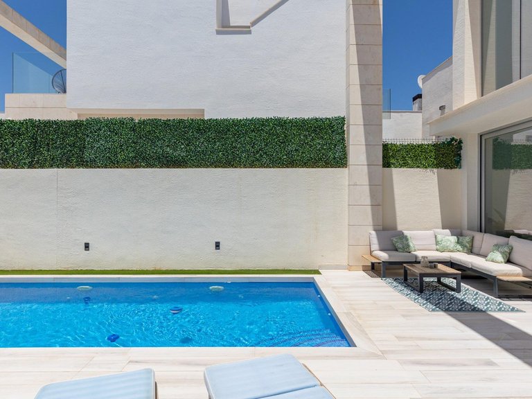 Villa for Sale in Cabo Roig, Alicante 36