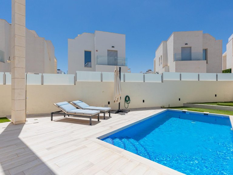 Villa for Sale in Cabo Roig, Alicante 37
