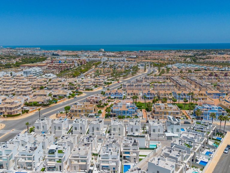 Villa for Sale in Cabo Roig, Alicante 44