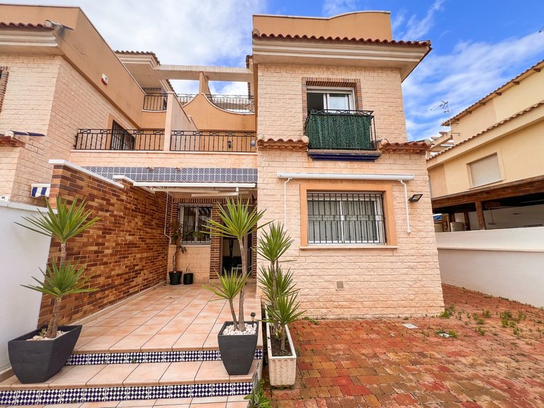 Villa for Sale in Pilar De La Horadada, Alicante 2