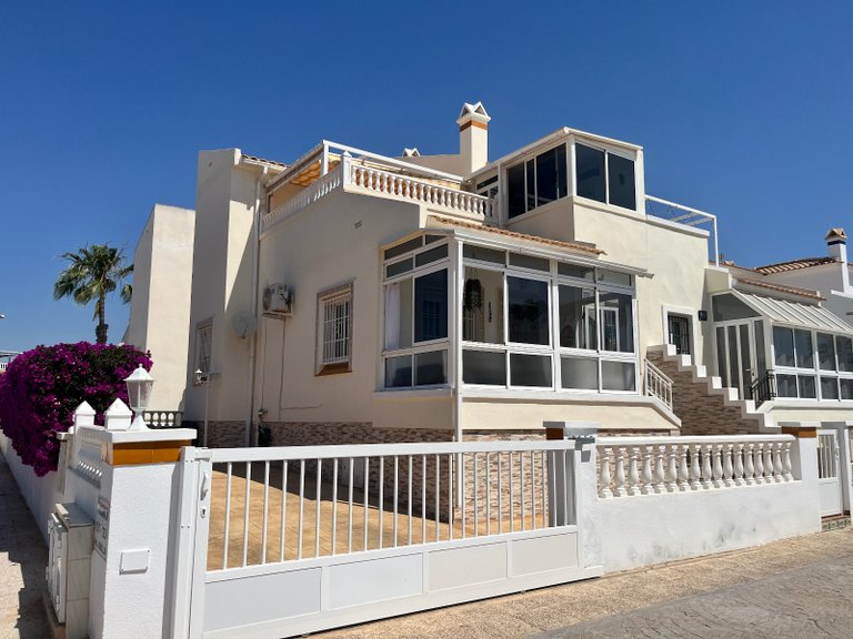 Town House for Sale in Playa Flamenca, Alicante 1