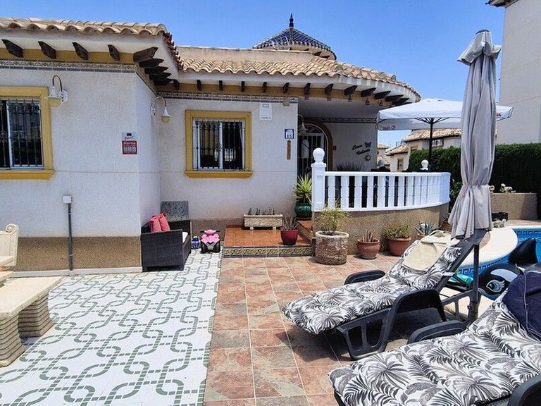 Villa for Sale in Villamartin, Alicante 3