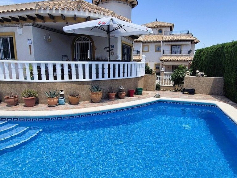 Villa for Sale in Villamartin, Alicante 5