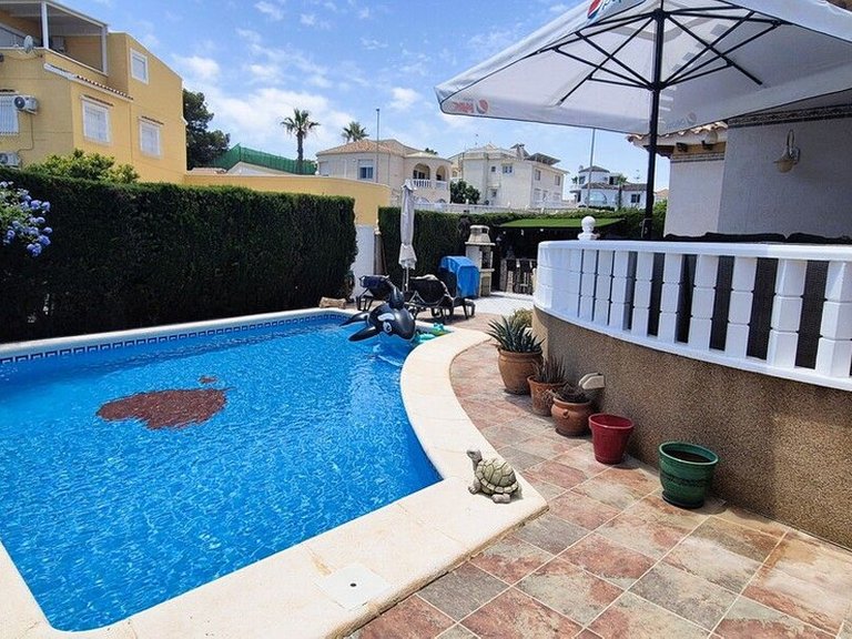 Villa for Sale in Villamartin, Alicante 7