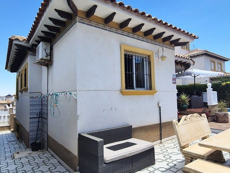 Villa for Sale in Villamartin, Alicante 9