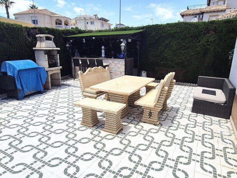 Villa for Sale in Villamartin, Alicante 10