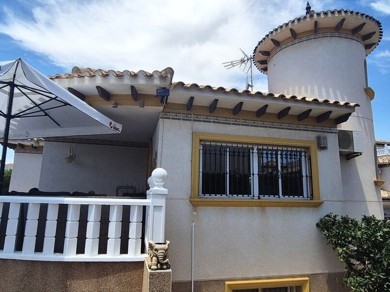 Villa for Sale in Villamartin, Alicante 39