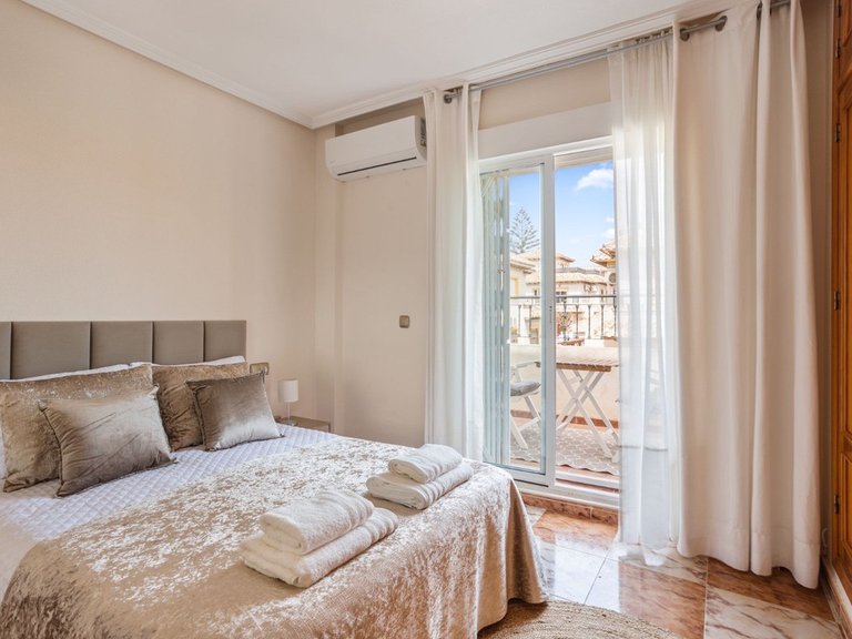 Town House for Sale in Cabo Roig, Alicante 16