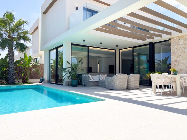 Villa for Sale in Cabo Roig, Alicante 4