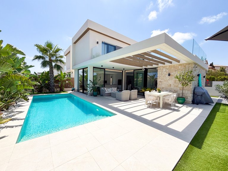 Villa for Sale in Cabo Roig, Alicante 5