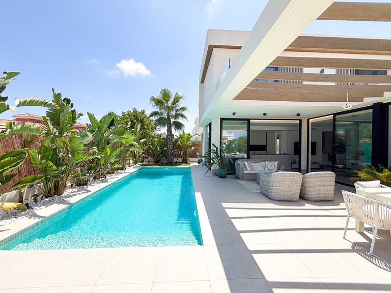 Villa for Sale in Cabo Roig, Alicante 6