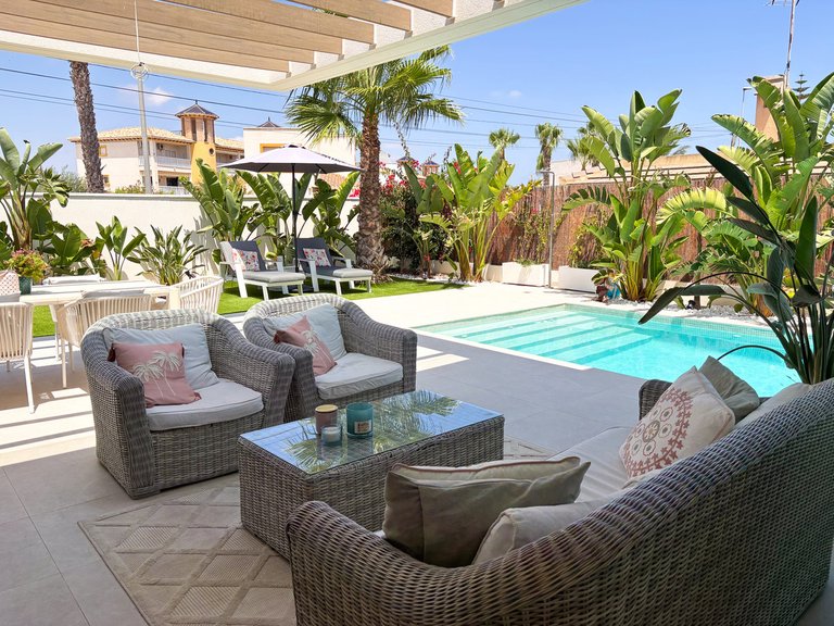Villa for Sale in Cabo Roig, Alicante 9