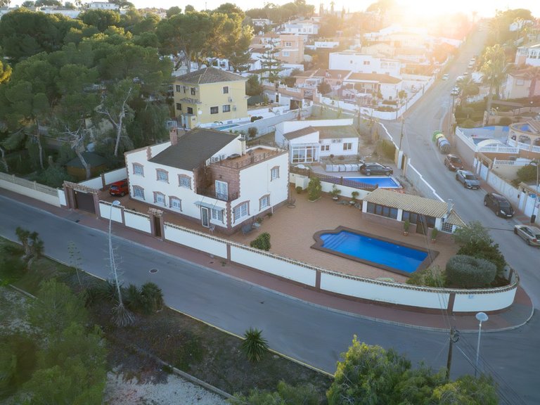 Villa for Sale in Los Balcones, Alicante 1
