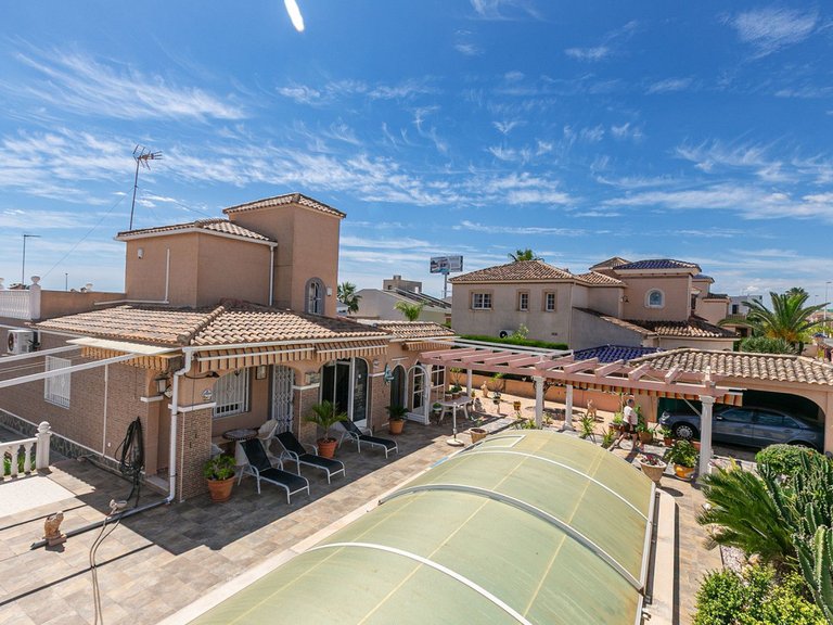Villa for Sale in La Zenia, Alicante 1