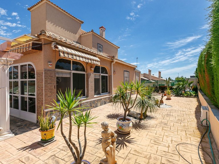 Villa for Sale in La Zenia, Alicante 2