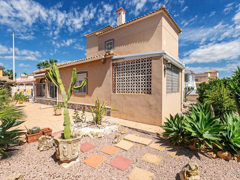 Villa for Sale in La Zenia, Alicante 5