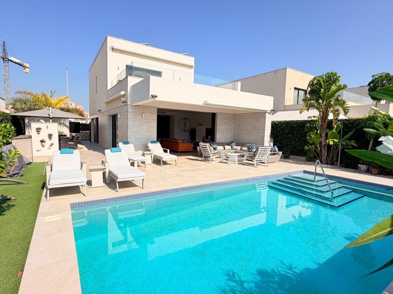 Villa for Sale in Los Montesinos, Alicante 48