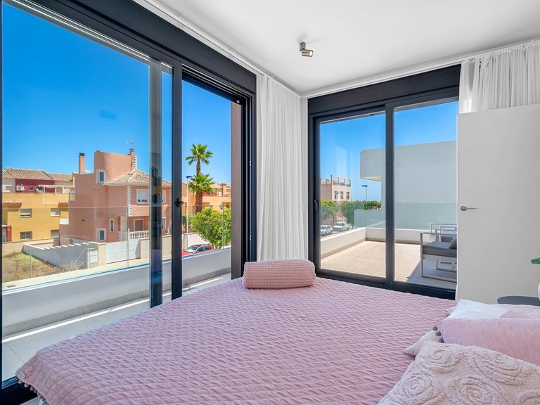 Villa for Sale in Guardamar Del Segura, Alicante 32