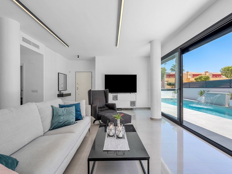 Villa for Sale in Guardamar Del Segura, Alicante 10