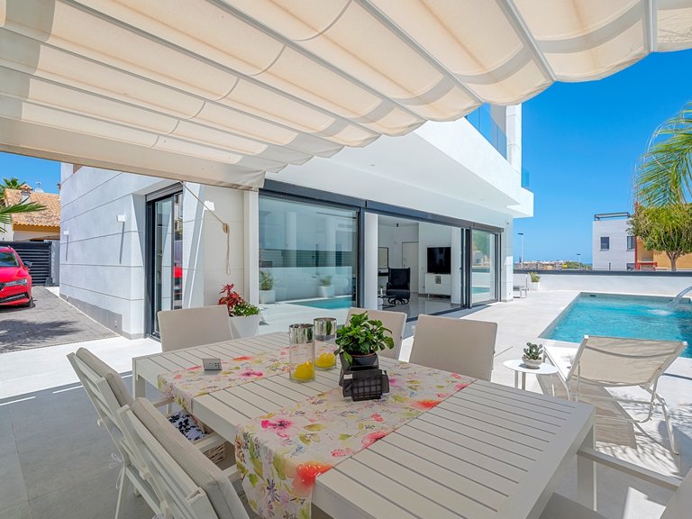 Villa for Sale in Guardamar Del Segura, Alicante 19