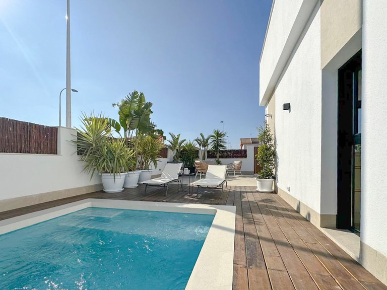Villa for Sale in Santiago De La Ribera, Alicante 1