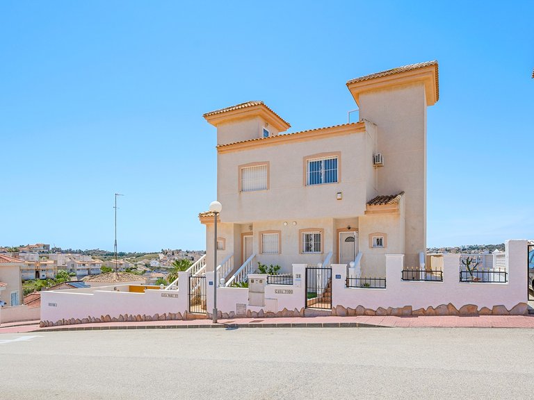 Villa for Sale in Cuidad quesada, Ciudad Quesada - Rojales, Alicante 1