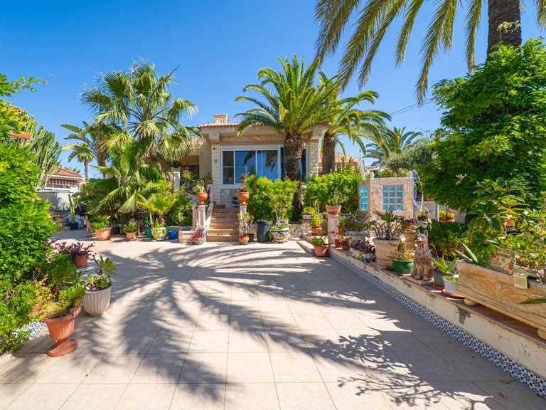 Villa for Sale in Ciudad Quesada, Ciudad Quesada - Rojales, Alicante 1