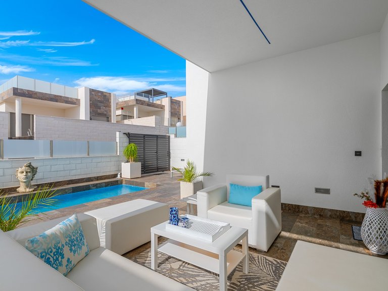 Villa for Sale in Villamartin, Alicante 4