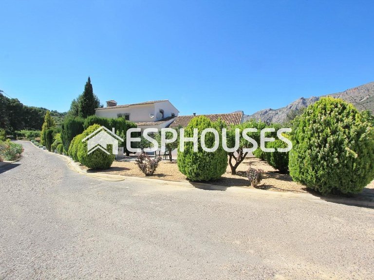 Villa for Sale in Guadalest, Alicante 8