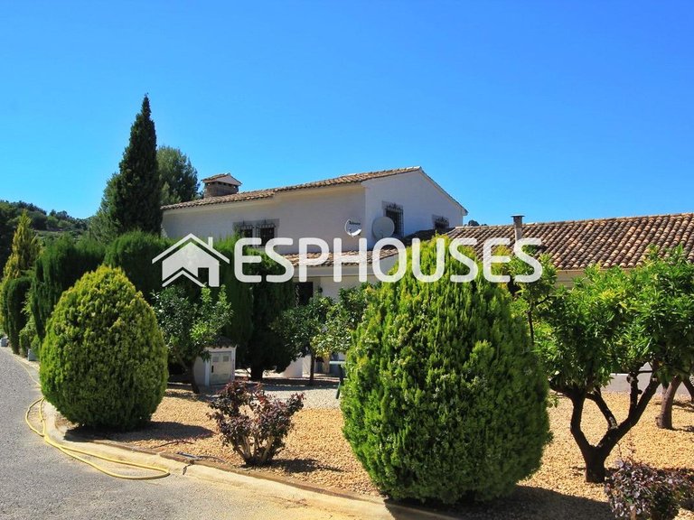 Villa for Sale in Guadalest, Alicante 6