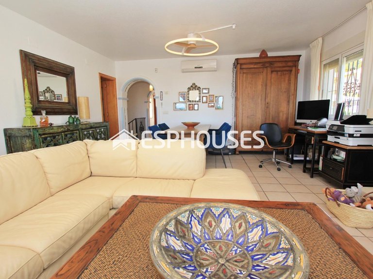 Villa for Sale in La Nucia, Alicante 11