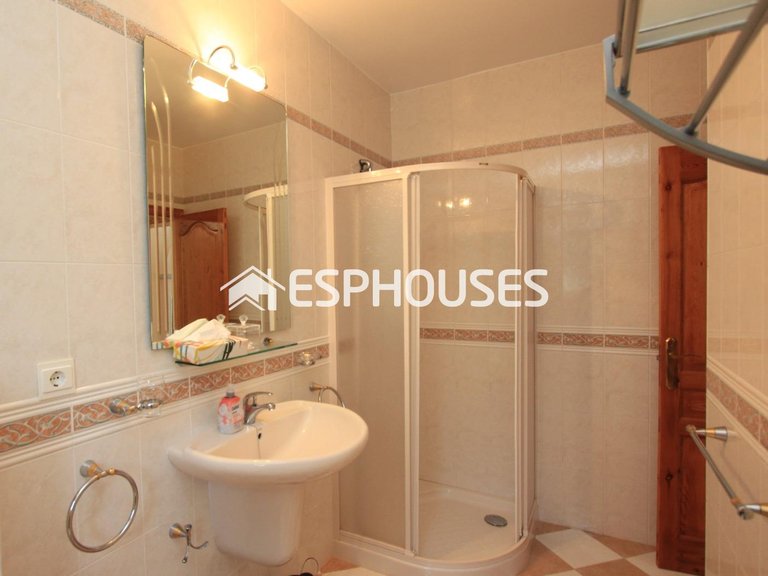 Villa for Sale in La Nucia, Alicante 34