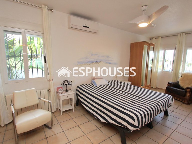 Villa for Sale in La Nucia, Alicante 38