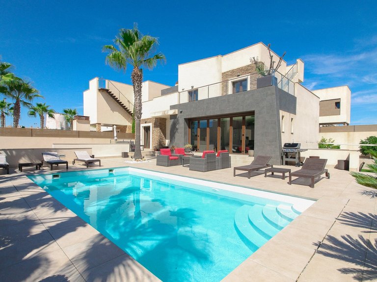 Villa for Sale in Costa Blanca Torrevieja, Alicante 1