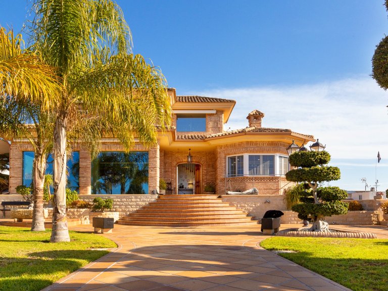 Villa for Sale in Inland San Vicente Del Raspeig, Alicante 1