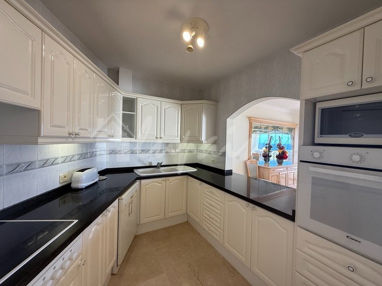 Apartment for Sale in San Eugenio, Falcon Manor 16