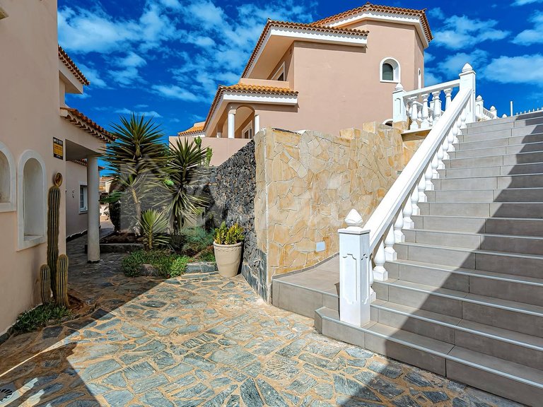Villa for Sale in Callao Salvaje, Tenerife 19
