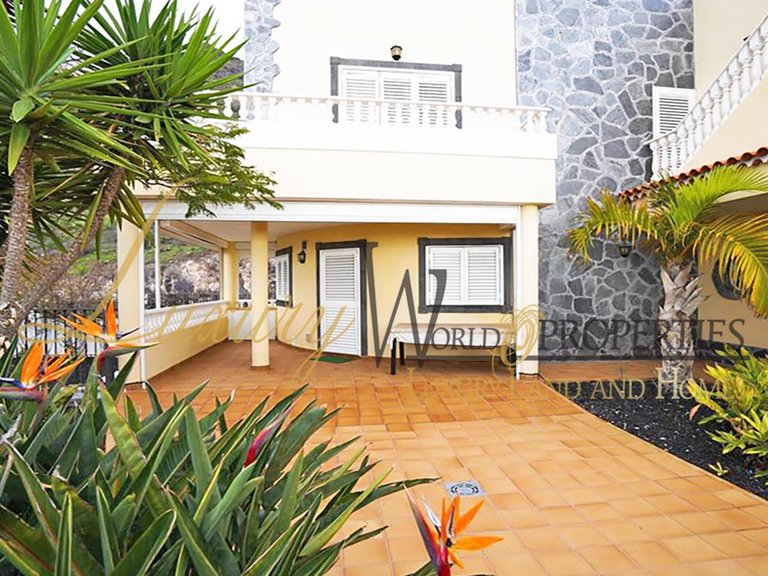 Villa for Sale in Costa Adeje, Tenerife, España 1