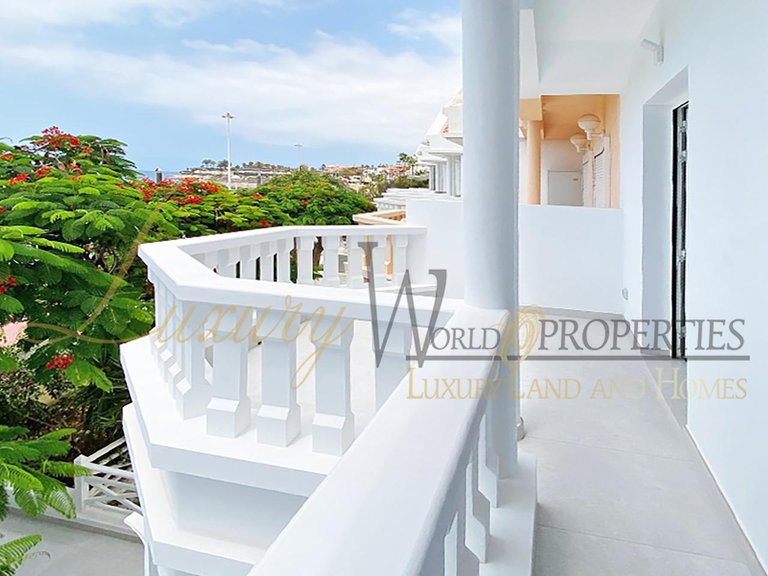 Villa for Sale in Costa Adeje, Tenerife, España 2