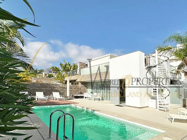 Villa for Sale in Costa Adeje, Tenerife, España 2