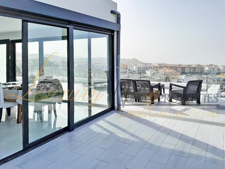 Villa for Sale in Adeje, Tenerife, España 2