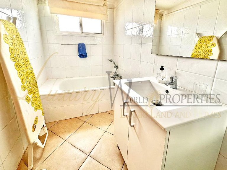 Villa for Sale in Playa De Las Americas, Tenerife, España 16