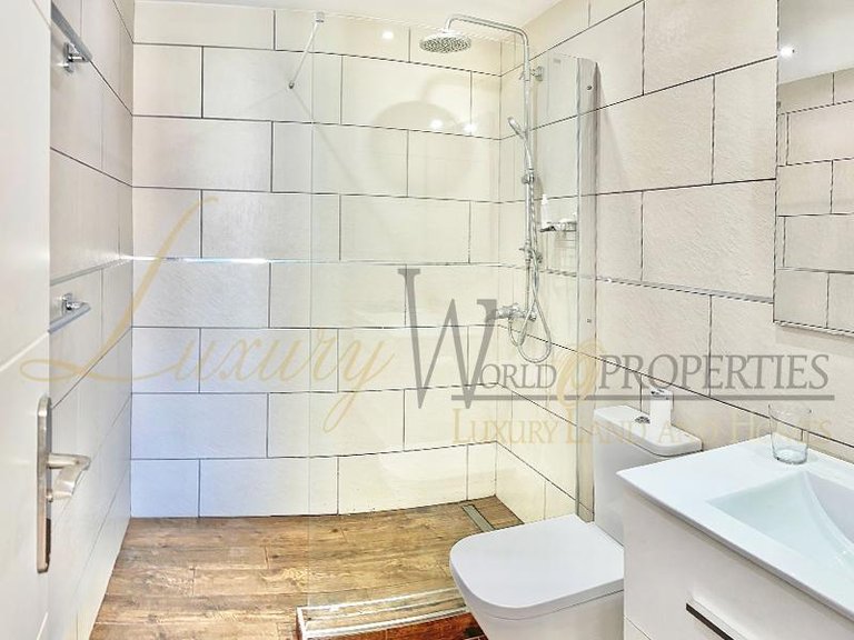 Villa for Sale in Playa De Las Americas, Tenerife, España 15